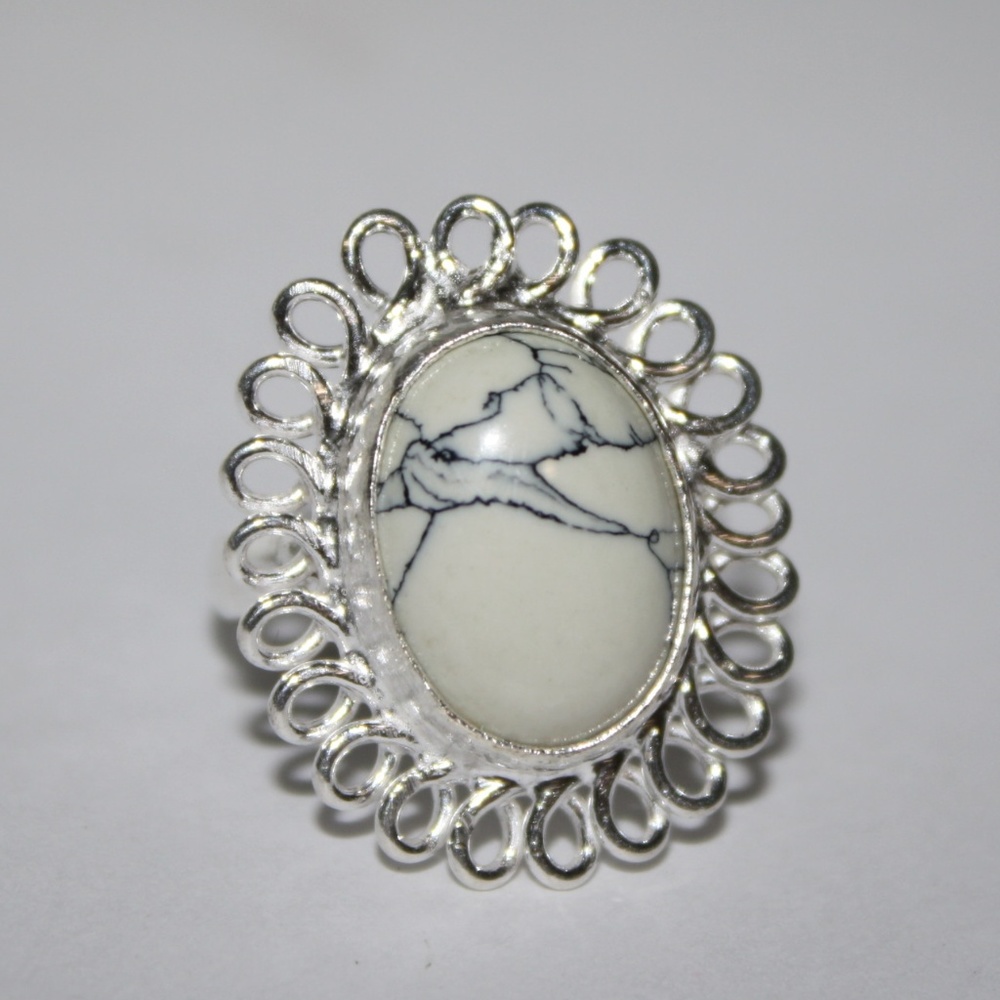 Beautiful Silver and Howlite Ring NWOT SIZE 7 - Picture 4 of 5